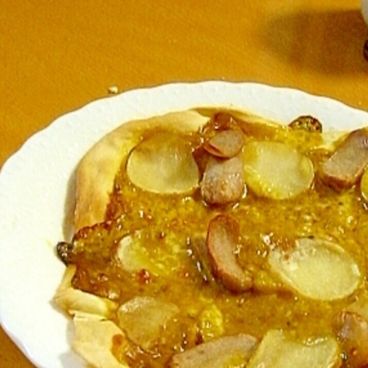 ポテトとウィンナーのカレーピザ